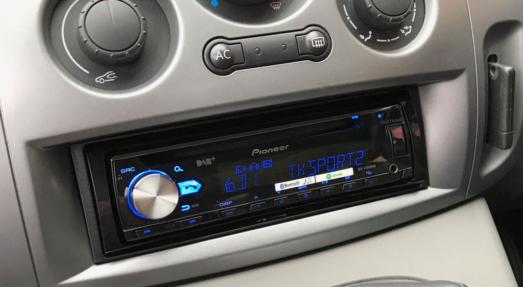 Renault Scenic DAB radio, Pioneer car CD USB AUX input player, Bluetooth  kit
