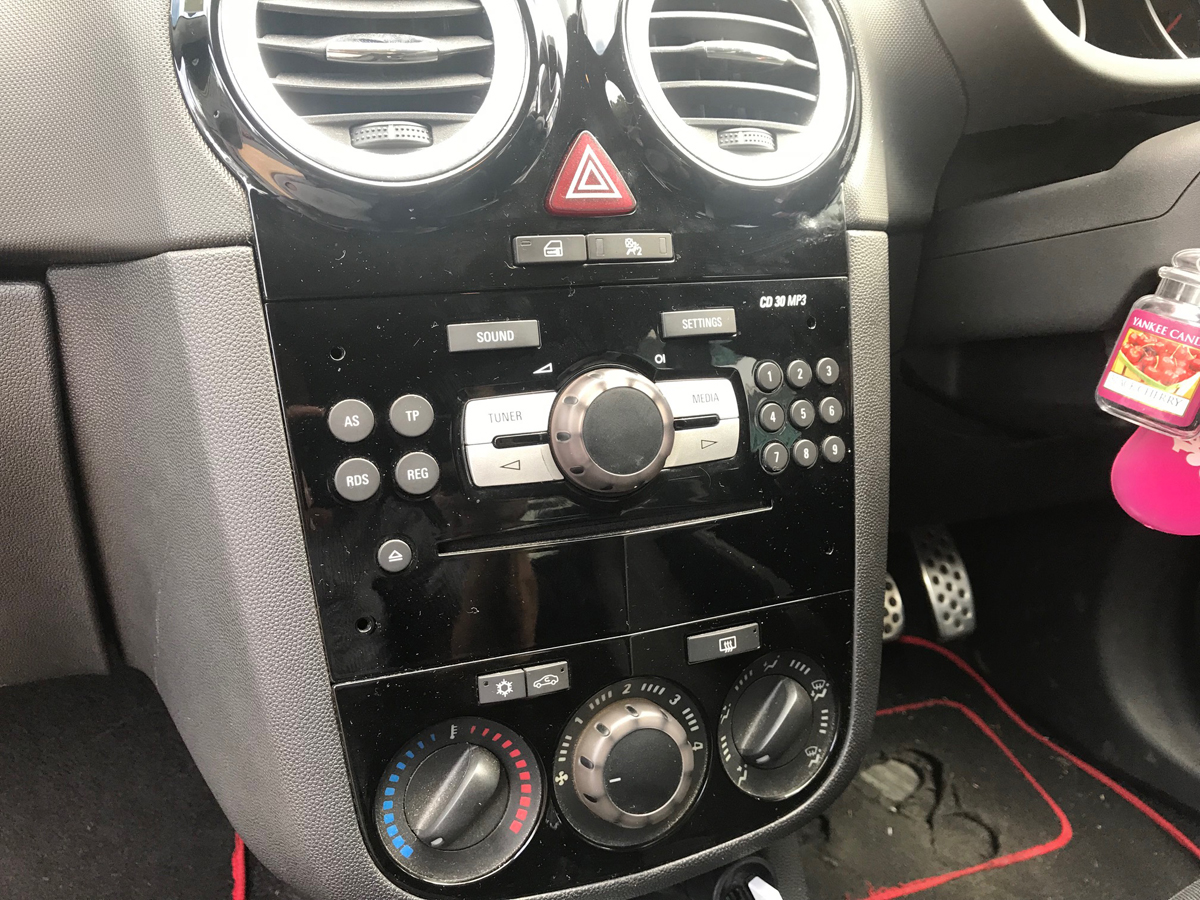 Vauxhall Corsa D 2014 Double Din Multimedia Upgrade Dynamic Sounds 